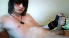 18 yo EMO boy cums on cam