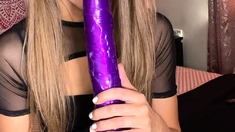 Masturbating solo babe loves her toys