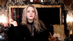 Webcam busty blonde stripped covered by oil anal masturbate