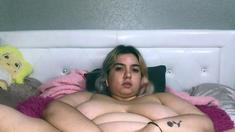 Naked amateur webcam girl fingering her pussy live on camera