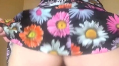Masturbating amateur cums after solo fun