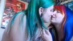 webcam lesbian kiss me